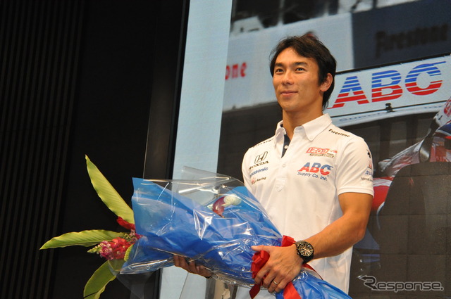 インディカー日本人初勝利の佐藤琢磨選手凱旋会見（ホンダ青山本社）