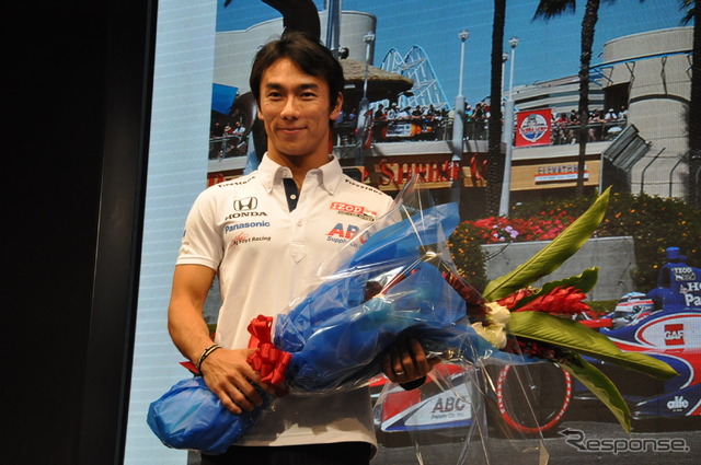 インディカー日本人初勝利の佐藤琢磨選手凱旋会見（ホンダ青山本社）