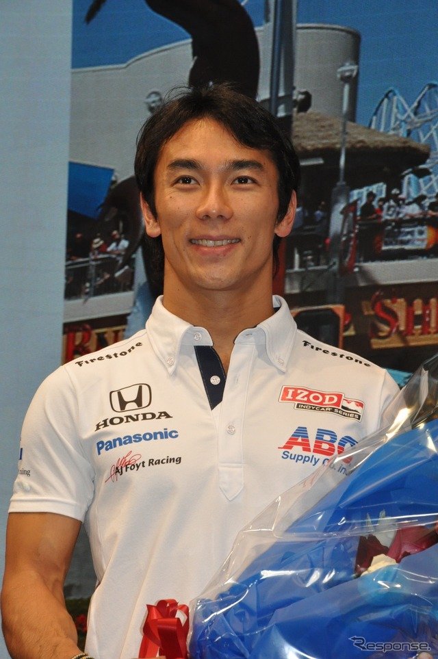 インディカー日本人初勝利の佐藤琢磨選手凱旋会見（ホンダ青山本社）
