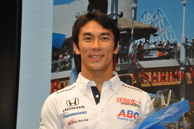 インディカー日本人初勝利の佐藤琢磨選手凱旋会見（ホンダ青山本社）