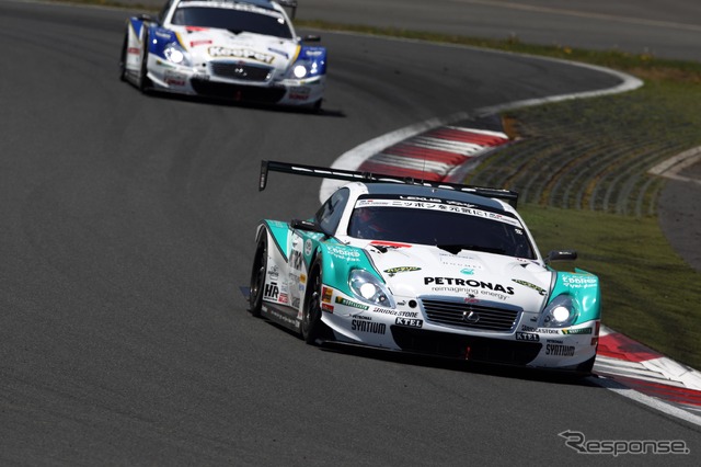 優勝したPETRONAS TOM'S SC430の予選日の走り。写真：TOYOTA