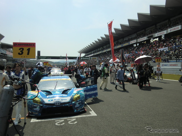 GT300クラス優勝の#31 プリウスは、予選ではクラス5位だった。逆転で初優勝を達成。