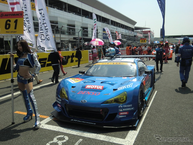 ポール発進のBRZは、駆動系らしきトラブルで序盤リタイア。