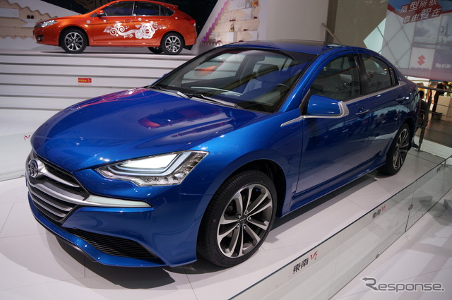 東南汽車・V7(上海モーターショー13)