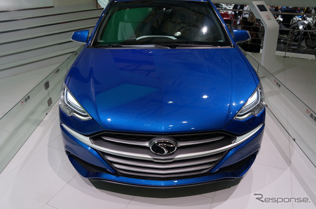 東南汽車・V7(上海モーターショー13)