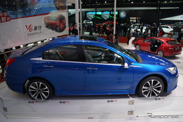 東南汽車・V7(上海モーターショー13)