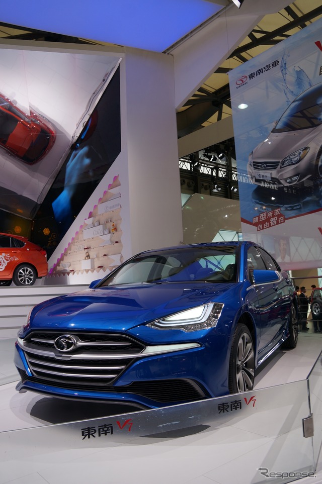 東南汽車・V7(上海モーターショー13)