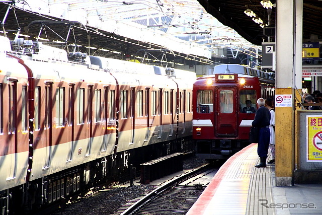 近鉄の鮮魚列車が鶴橋駅を出発(2013年4月末)