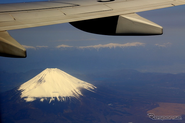 東京発徳島行きJEX1433便から見た富士山(2013年4月)