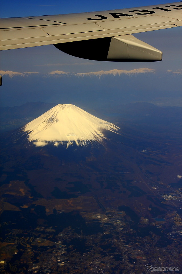 東京発徳島行きJEX1433便から見た富士山(2013年4月)