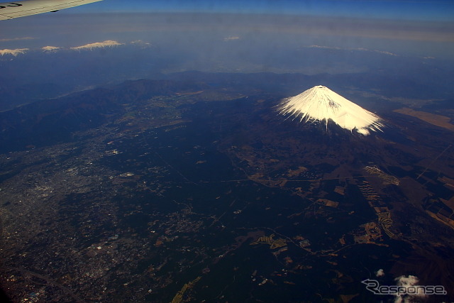 東京発徳島行きJEX1433便から見た富士山(2013年4月)