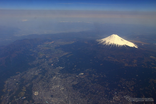 東京発徳島行きJEX1433便から見た富士山(2013年4月)
