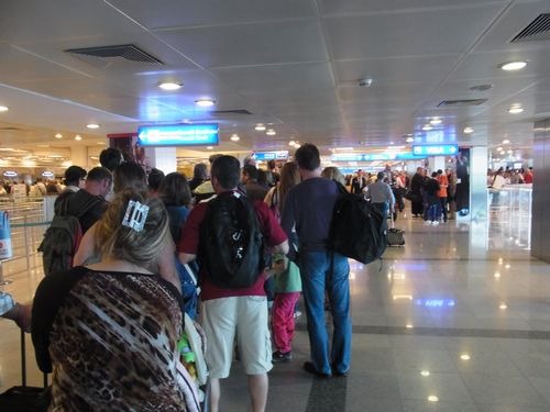 トルコの茶畑を訪ねて　（2）　イスタンブール　空港は混雑、混乱