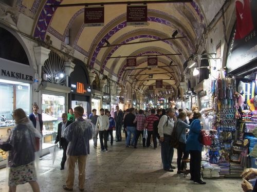 トルコの茶畑を訪ねて (7) イスタンブール グランドバザールで両替
