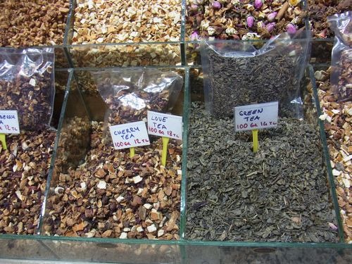 トルコの茶畑を訪ねて (7) イスタンブール グランドバザールで両替