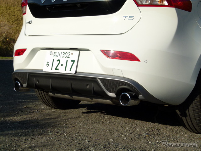 ボルボV40 T5 Rデザイン