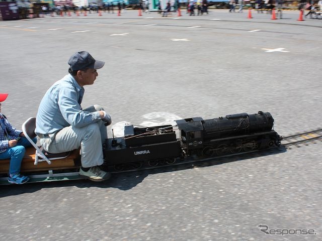 会場内ではミニSLの運転も行われた。