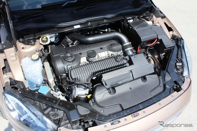 ボルボ V40 クロスカントリー T5 AWD