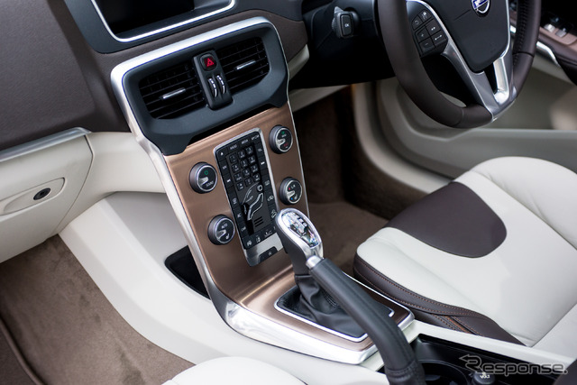 ボルボ・V40クロスカントリーT5 AWD