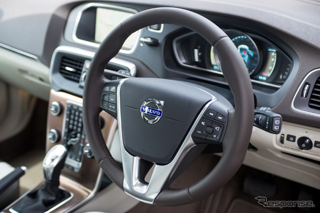 ボルボ・V40クロスカントリーT5 AWD