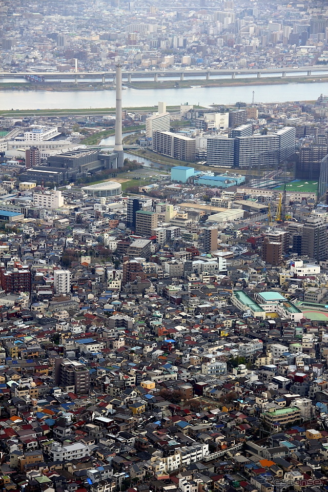 東京スカイツリーから亀戸線を見下ろす