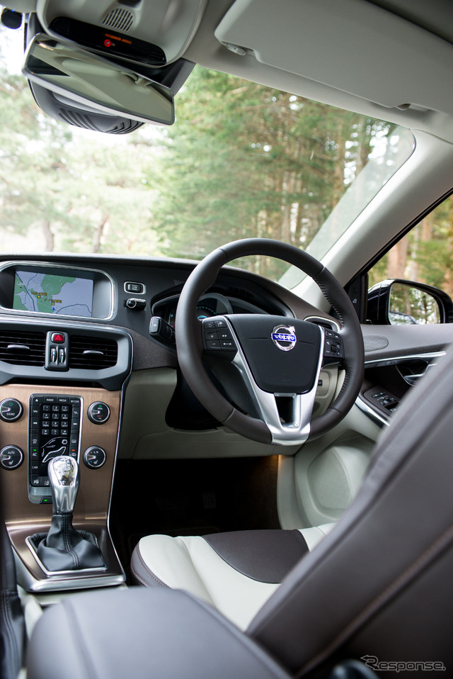 ボルボ・V40 クロスカントリー T5 AWD