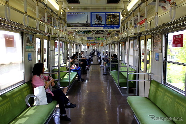 8000系 車内 2013年5月