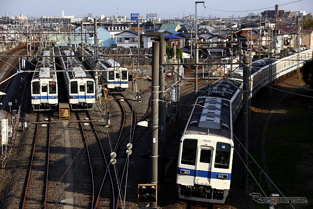 8000系 春日部駅付近