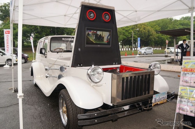 埼玉自動車大学校によるカスタムカーも展示された
