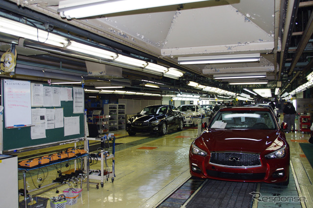 日産栃木工場、Q50オフライン式のようす
