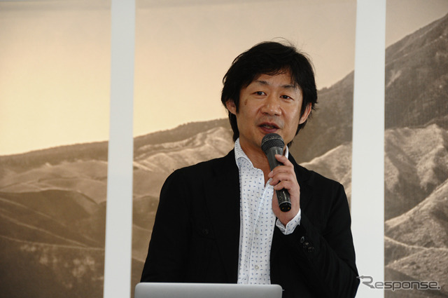 2013年度の動向について発表するトヨタマーケティングジャパンの喜馬克治さん
