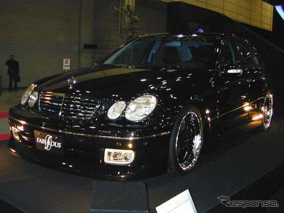 【オートサロン2001速報】オートサロン中一番の迫力ブースを見よ!