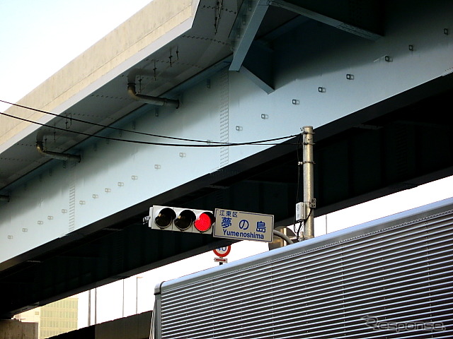 国道357号千葉方面 夢の島交差点 高架部分が新木場立体