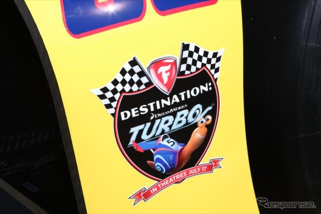 パンサー・レーシングの「ターボ」をテーマにしたペインティング
