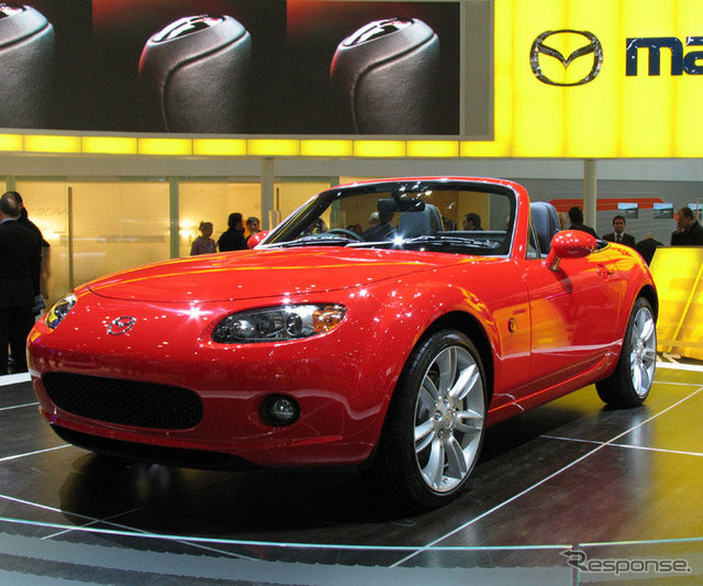 【ジュネーブモーターショー05】マツダ ロードスター/MX-5、なぜここで発表?