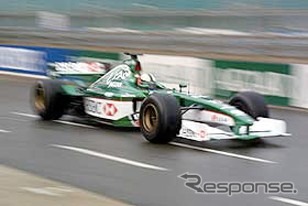 【ホンダF1ストーキング】BAR003をシェイクダウン、そのペイントが……