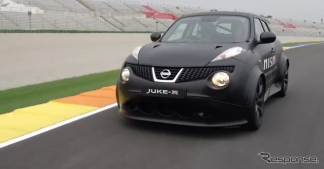 スペインのサーキットを走行する日産ジューク-R