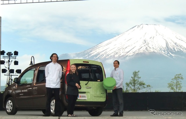 ルノーカングージャンボリー2013開催 会場で、ピエール・エルメ パリの営業車の納車式も行われた。