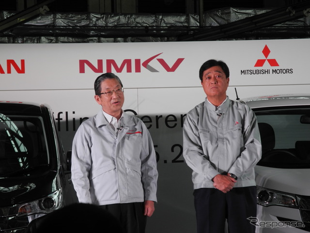 日産自動車と三菱自動車の新型軽自動車オフライン式。日産自動車の志賀俊之COO(左)と三菱自動車の益子修社長