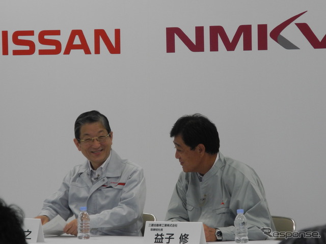 オフライン式後に行われた記者会見。日産自動車の志賀俊之COO(左)と三菱自動車の益子修社長