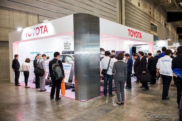 人とクルマのテクノロジー13会場のようす