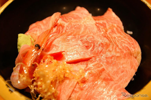 【ストラーダ HDS930長期リポート その9】クルマの中が映画館に早変わり
