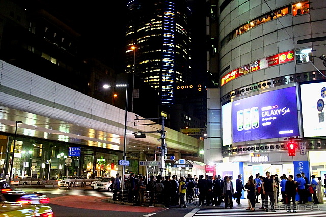ノジマ六本木店で行われた深夜のdocomo GALAXY S4 SC-04E 発売イベント
