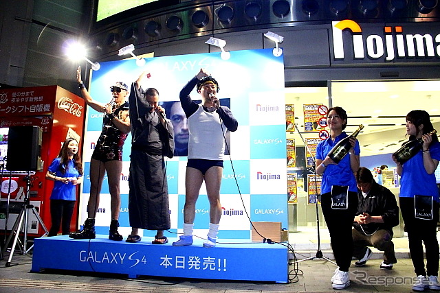 ノジマ六本木店で行われた深夜のdocomo GALAXY S4 SC-04E 発売イベント