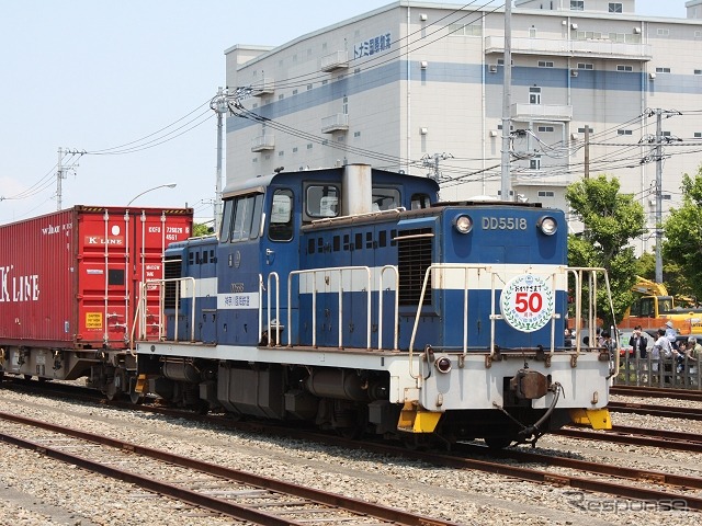 DD55形(DD5518):神奈川臨海鉄道の開業時から導入されている主力ディーゼル機関車だが、初期の車両は廃車されている。写真のDD5518は1992年製。