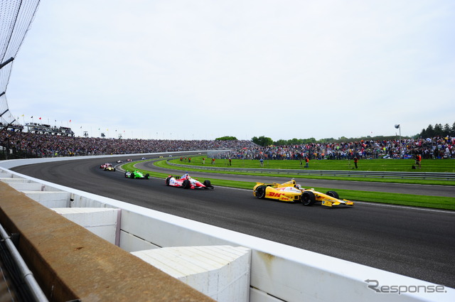 レースをリードするライアン・ハンター=レイ