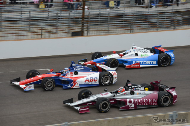 インディ500、佐藤琢磨（車番14）は13位に終わった。写真：IndyCar