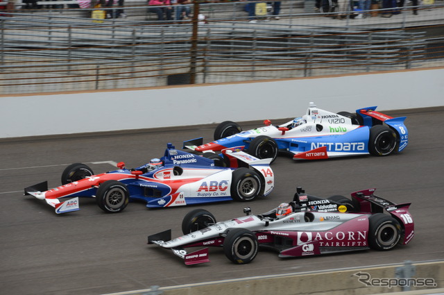 インディ500、佐藤琢磨(車番14)は13位に終わった。写真:IndyCar