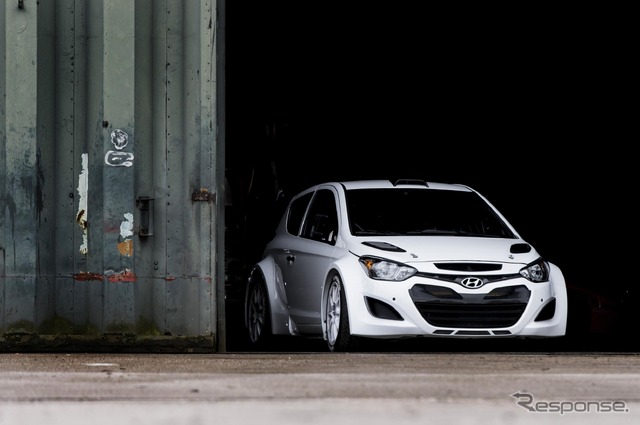 ヒュンダイ i20 WRC のシェイクダウンテスト