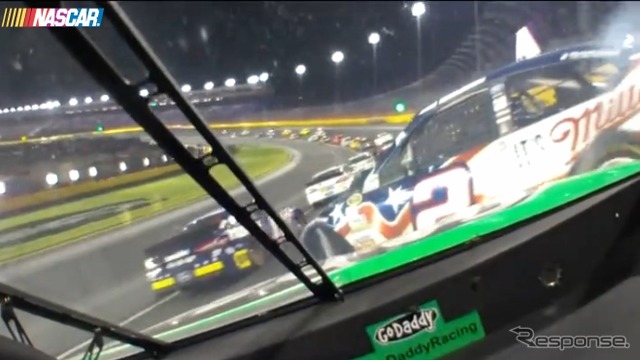 ダニカ・パトリックの接触事故(動画キャプチャ)